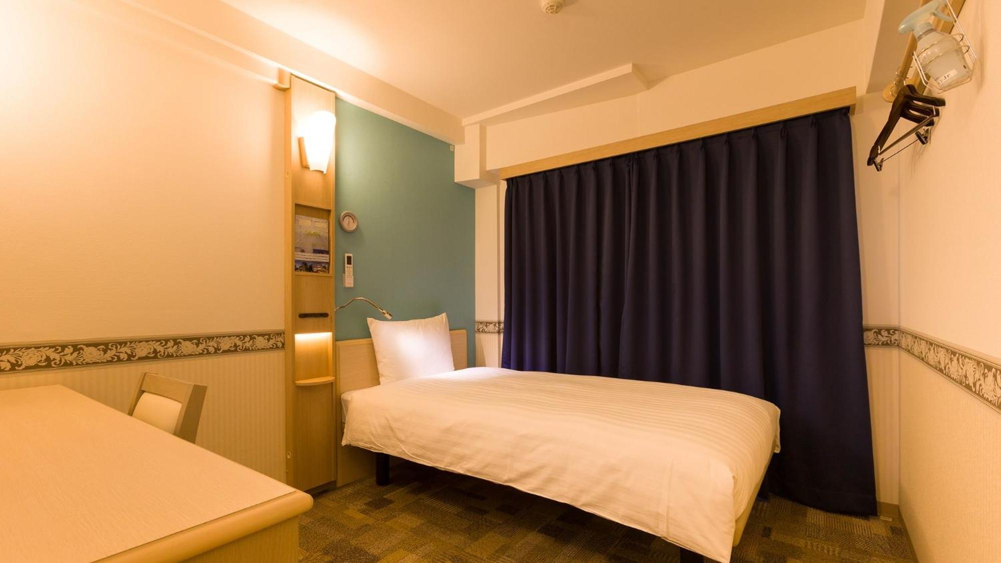 Toyoko Inn Saitama Misato Ekimae Quarto foto